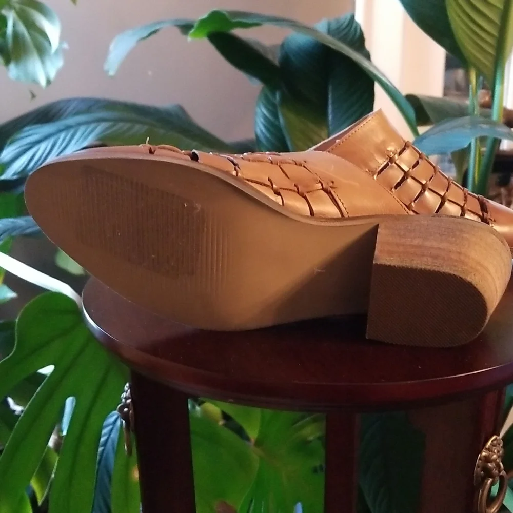 Crevo brown leather memory foam shoes. - Picture 3 of 4